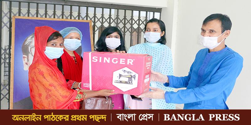 ফুলবাড়ীতে আদিবাসীদের সেলাই মেশিন প্রশিক্ষণের উদ্বোধন