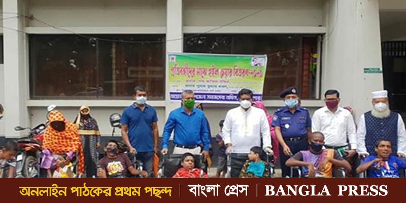 শার্শায় প্রতিবন্ধীদের মাঝে হুইল চেয়ার বিতরণ