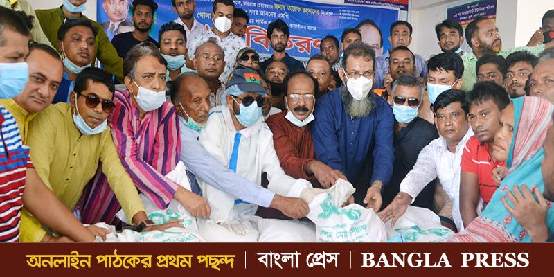 ধুনটে বন্যার্ত পরিবারের মাঝে বিএনপি’র ত্রাণ বিতরণ
