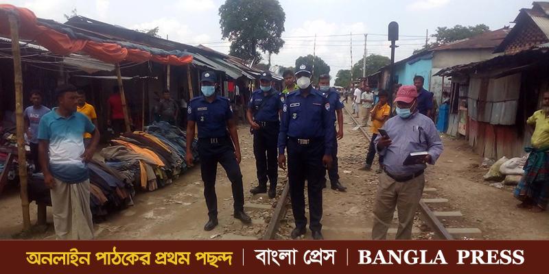 ডোমারে অবৈধ স্থাপনা উচ্ছেদ অভিযানে সৈয়দপুর রেলওয়ে পুলিশ