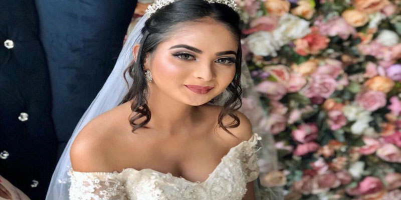 আত্মহত্যা করলেন মডেল লরেন