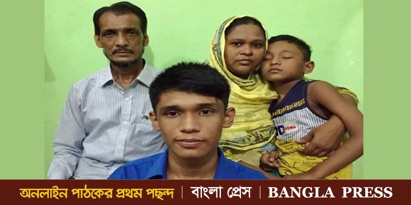 গুলিবিদ্ধ ছেলেকে দেখতে যুক্তরাষ্ট্রে ছুটে এলেন মা-বাবা!