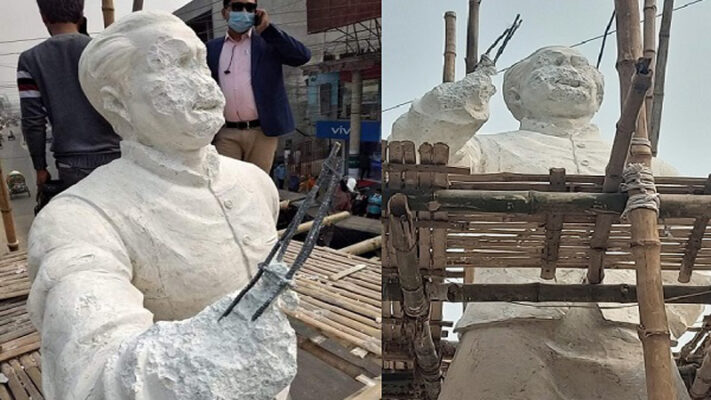 কুষ্টিয়ায় ভাংচুর করা বঙ্গবন্ধু ভাস্কর্যের সামনে ফাঁকা গুলি