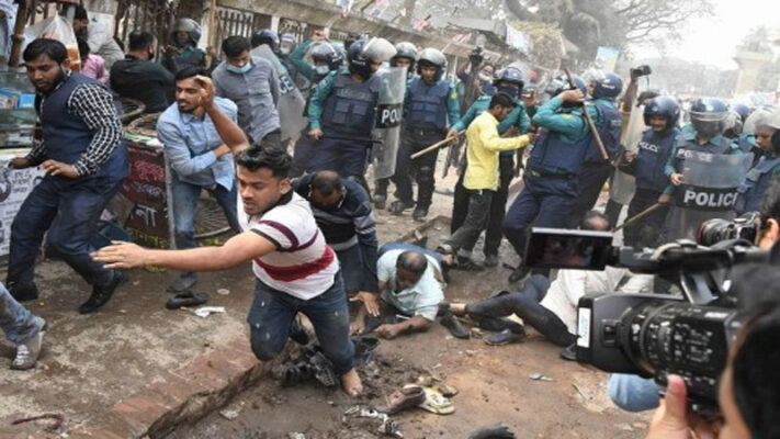 প্রেসক্লাবে বিএনপির সমাবেশে পুলিশের লাঠিচার্জ, আহত অর্ধশতাধিক