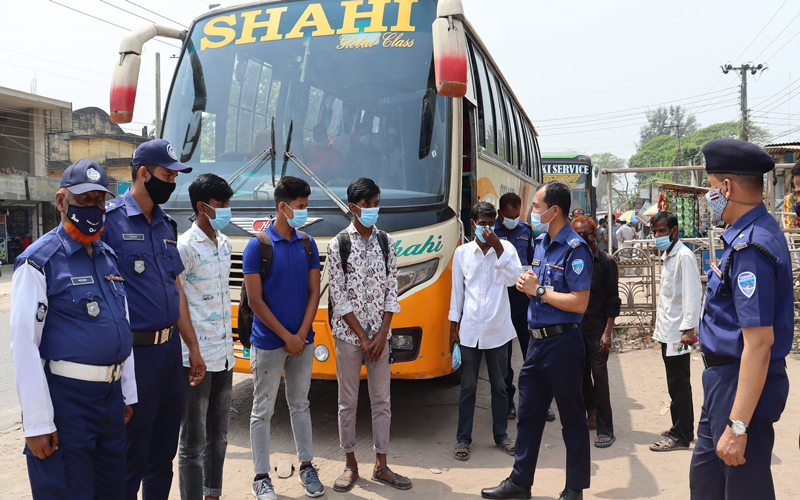 লক্ষ্মীপুর জেলা পুলিশের মাস্ক বিতরণ কর্মসূচি
