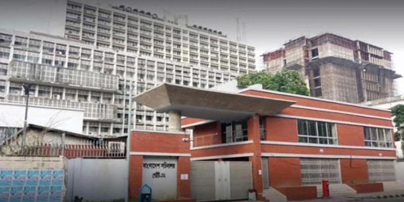 দেশের সব জেলা প্রশাসককে (ডিসি) প্রত্যাহারের সিদ্ধান্ত