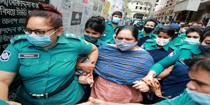 পাসপোর্ট জমা দেওয়ার শর্তে জামিন পেলেন সাংবাদিক রোজিনা