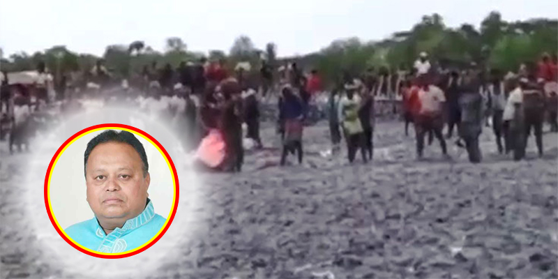 সাংসদ আক্তারুজ্জামানকে দেখেই কাদা ছুঁড়তে থাকে জনতা