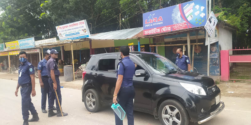 কঠোর লকডাউনের ৪র্থ দিনে রুহিয়ায় চলছে পুলিশের টহল