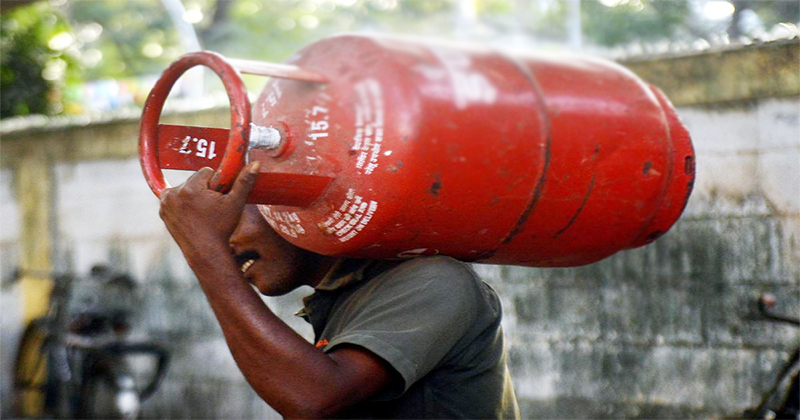 ফের কমলো এলপিজির দাম