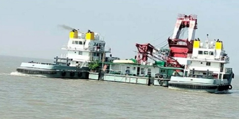 ফেরি উদ্ধার অভিযানে ঘাটে রুস্তম