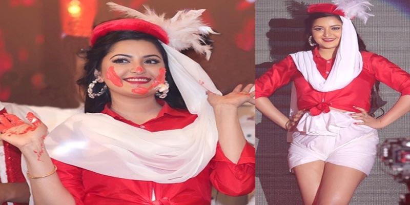 বিমানবালা বেশে নেচে গেয়ে জন্মদিন উদযাপন পরীমনির