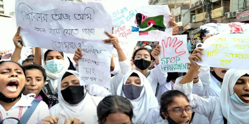 বাসে ছাত্রীকে ধর্ষণের হুমকি : চালক-হেলপার গ্রেপ্তার