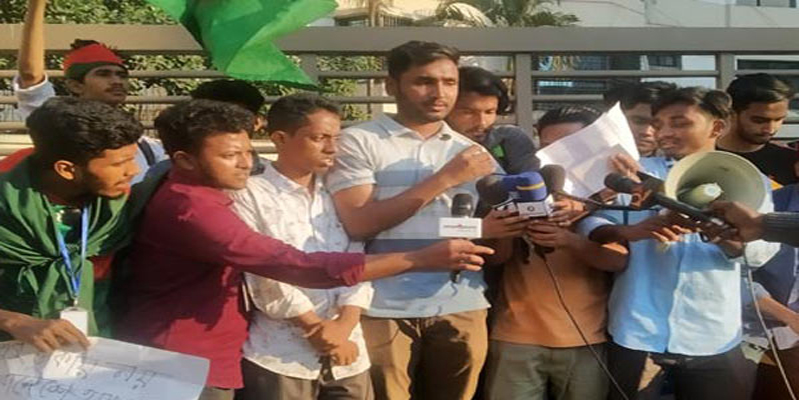 শর্তসাপেক্ষে ‘হাফ’ ভাড়া প্রত্যাখ্যান, বিক্ষোভ কর্মসূচি শিক্ষার্থীদের