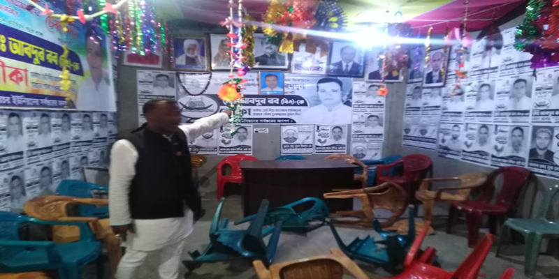 নোয়াখালীতে নৌকার নির্বাচনী ক্যাম্প ভাঙচুর