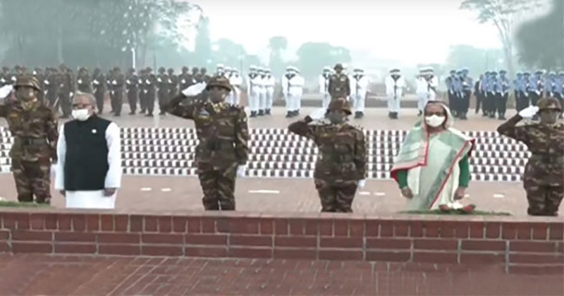 বিজয়ের সুবর্ণজয়ন্তীতে স্মৃতিসৌধে রাষ্ট্রপতি ও প্রধানমন্ত্রীর শ্রদ্ধা