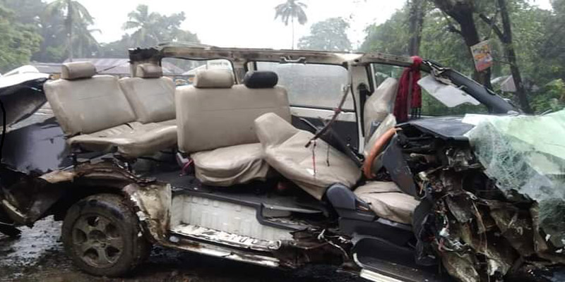 ফরিদপুরে সড়কে প্রাণ গেল চিকিৎসক ও চালকের