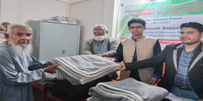 দেবীগঞ্জে প্রবীণদের মাঝে কম্বল বিতরণ