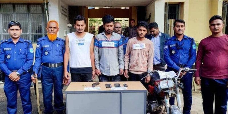 পলাশে মোটরসাইকেল ছিনতাইকালে পিস্তলসহ তিনজন গ্রেফতার