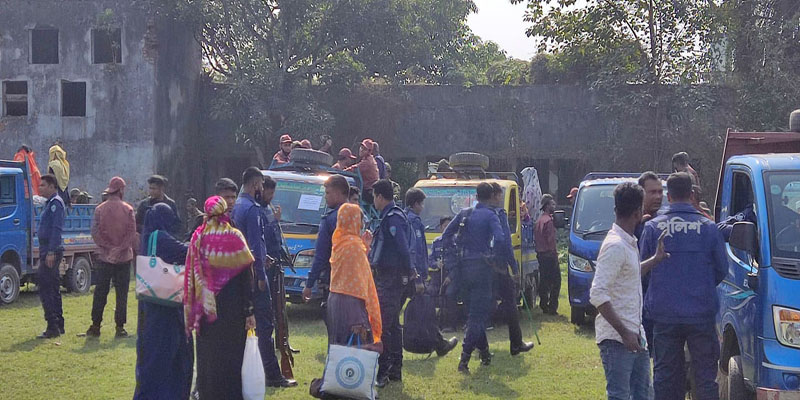 নোয়াখালীতে ১০১ কেন্দ্র ঝুঁকিপূর্ণ, পৌঁছানো হচ্ছে নির্বাচনী সরঞ্জাম