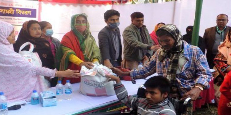 ঝিনাইদহে প্রতিবন্ধী পরিবারের মাঝে খাদ্যসামগ্রী বিতরণ