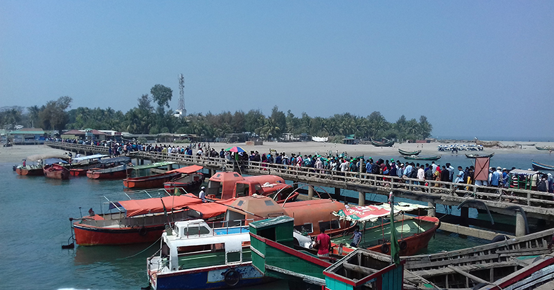 টেকনাফ-সেন্টমার্টিন রুটে নৌযান চলাচল বন্ধ, দ্বীপে আটকা সহস্রাধিক পর্যটক