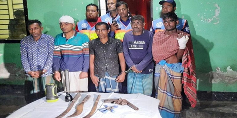 লক্ষ্মীপুরে অপহৃত ৫ জেলে উদ্ধার : অস্ত্র-গুলিসহ আটক ৫ জলদস্যু