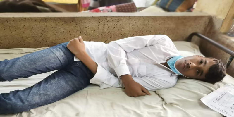 নবম শ্রেণির ছাত্রের হাতে একসঙ্গে ৩ টিকা!