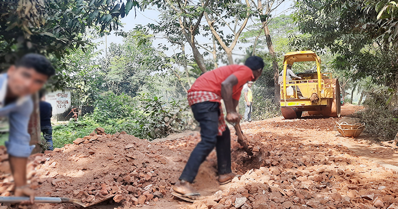বেগমগঞ্জে সড়ক নির্মাণে ব্যাপক অনিয়মের অভিযোগ