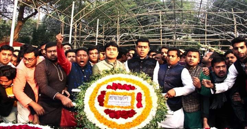 জবিতে কেক কেটে ছাত্রলীগের প্রতিষ্ঠাবার্ষিকী উদযাপন