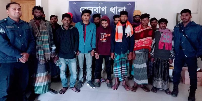 সেনবাগে জুয়ার আসরে অভিযান, আটক ১৩