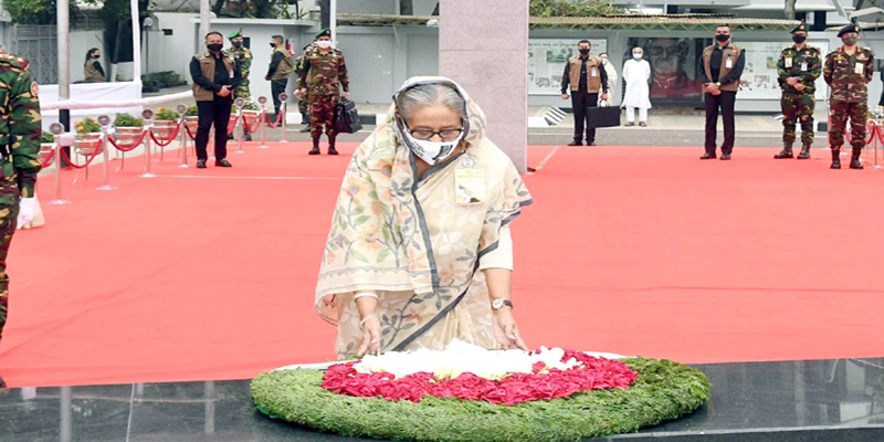 বঙ্গবন্ধুর প্রতিকৃতিতে প্রধানমন্ত্রীর শ্রদ্ধা
