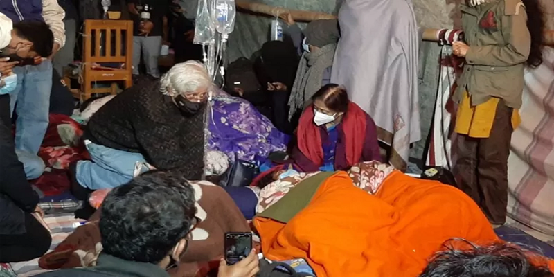 জাফর ইকবালের হাতেই অনশন ভাঙলেন শাবি শিক্ষার্থীরা