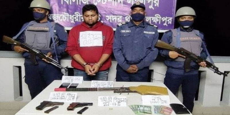 লক্ষ্মীপুরে পিস্তল-গুলিসহ যুবক আটক