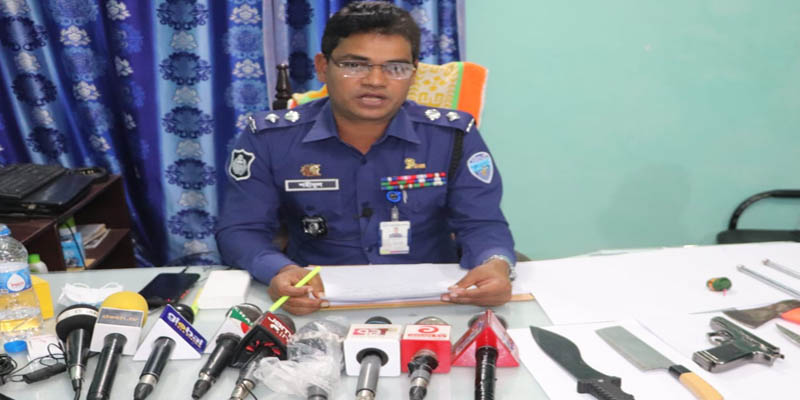নোয়াখালীতে অস্ত্রসহ দুই সন্ত্রাসী গ্রেফতার