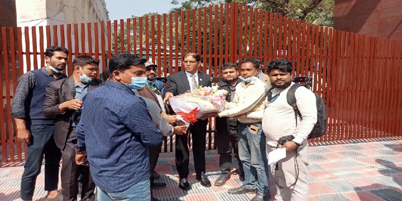 লক্ষ্মীপুরে কালেক্টরেট ভবনের নতুন গেইটের উদ্বোধন