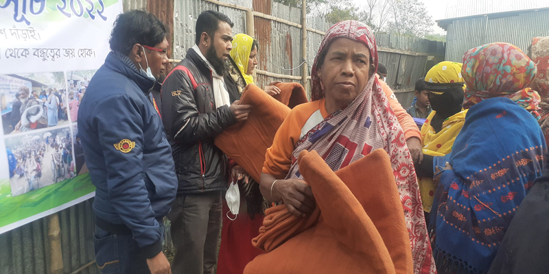 তেঁতুলিয়ায় এসএসসি ৯৫-এইচএসসি-৯৭ ব্যাচের কম্বল বিতরণ