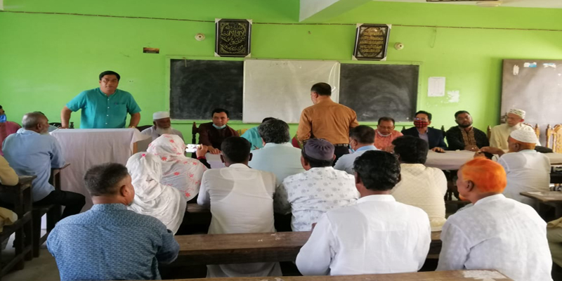 সোনাইমুড়ীতে মাদ্রাসার শ্রেণী কক্ষে আ’লীগের বর্ধিত সভা