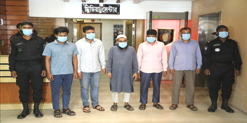 নরসিংদীতে ২০০ কোটি টাকা হাতিয়ে নেওয়া মুল হোতাসহ গ্রেফতার ৫