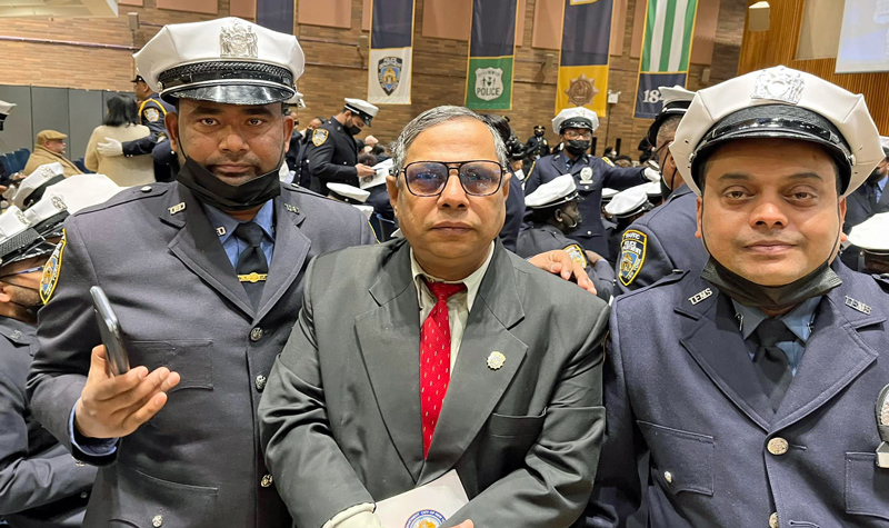 নিউ ইয়র্কে ট্রাফিক পুলিশে যোগ দিলেন আরও ৭৫ বাংলাদেশি