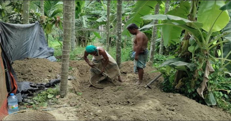 নোয়াখালীতে মৃত্যুর দুই মাস পর কবর থেকে গৃহবধূর লাশ উত্তোলন