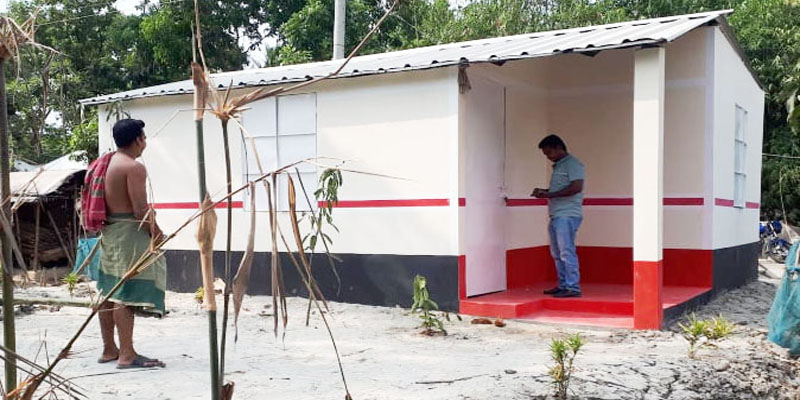 বোয়ালমারীতে বিশ বছর পর মাথা গোঁজার ঠাঁই পেলো জামিরন বেগম