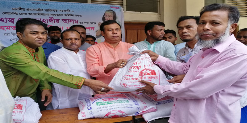 চাটখিলে জাহাঙ্গীর আলমের খাদ্য ও ইফতার সামগ্রী পেল ১০হাজার পরিবার