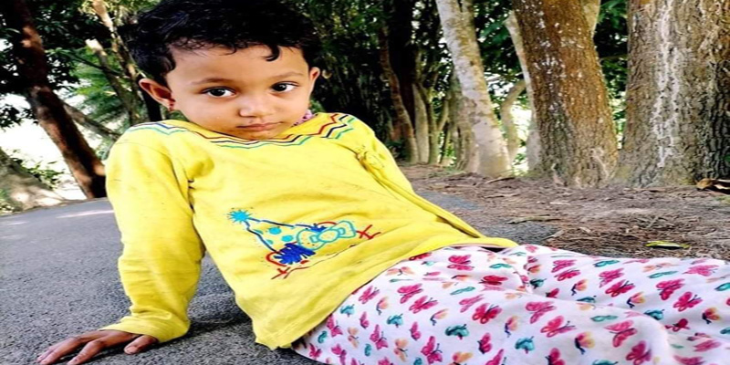 নোয়াখালীতে বাবার কোলে থাকা শিশুকে গুলি করে হত্যা