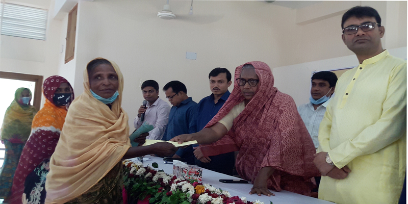 গাইবান্ধায় ৭৭ জন ক্ষতিগ্রস্ত পেল আর্থিক সহায়তা