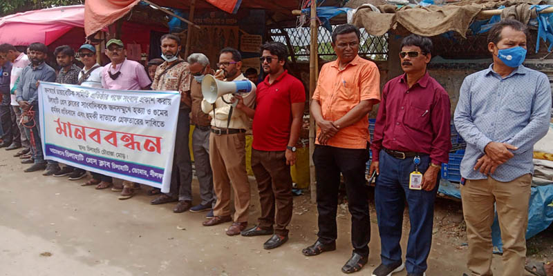 চিলাহাটিতে সাংবাদিক হত্যার প্রতিবাদে মানববন্ধন কর্মসূচি পালিত