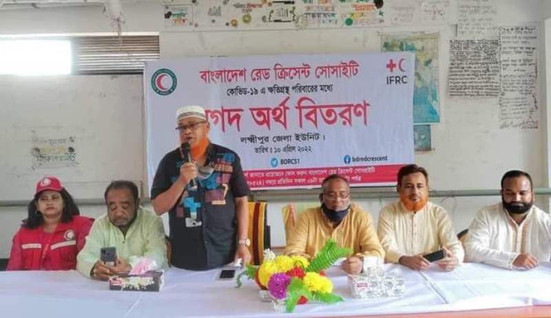 লক্ষ্মীপুরে করোনায় ক্ষতিগ্রস্ত ৩০০ পরিবারকে রেড ক্রিসেন্টের অর্থ সহায়তা
