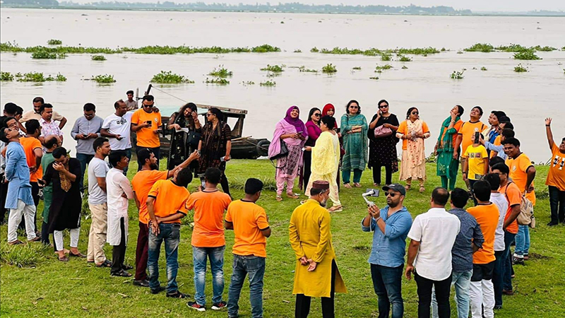 নরসিংদীতে এসএসসি ব্যাচ ২০০০'র বন্ধুদের নৌকা ভ্রমণ