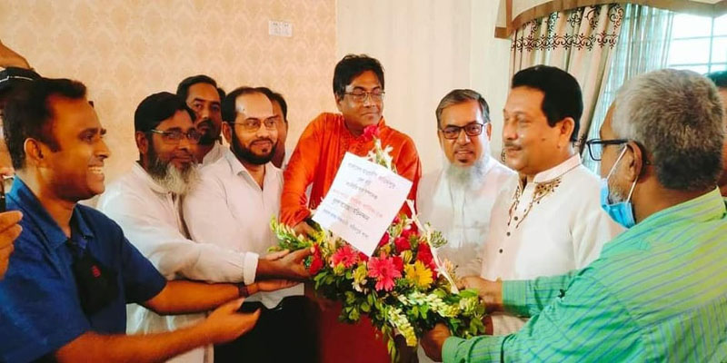 শিক্ষার্থীদের ক্লাস নেওয়া বন্ধ রেখে নেতাদের শুভেচ্ছা