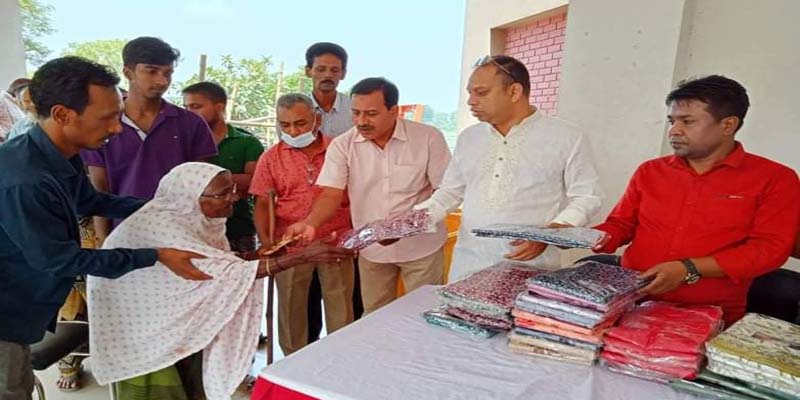 পলাশে ২৫ হাজার মানুষের মাঝে ঈদ উপহার বিতরণ